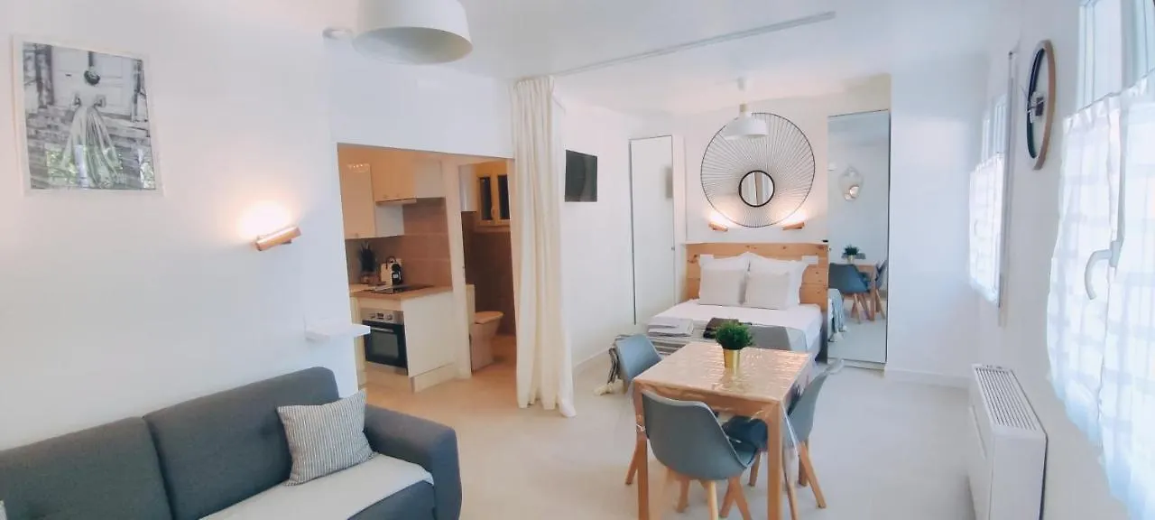 Le Studio Des Tours - Parking Apartment Arles